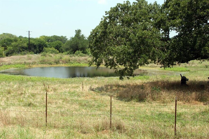 108 Sorrell St, Red Rock, TX à vendre - Photo de l’immeuble – Image 1 sur 3