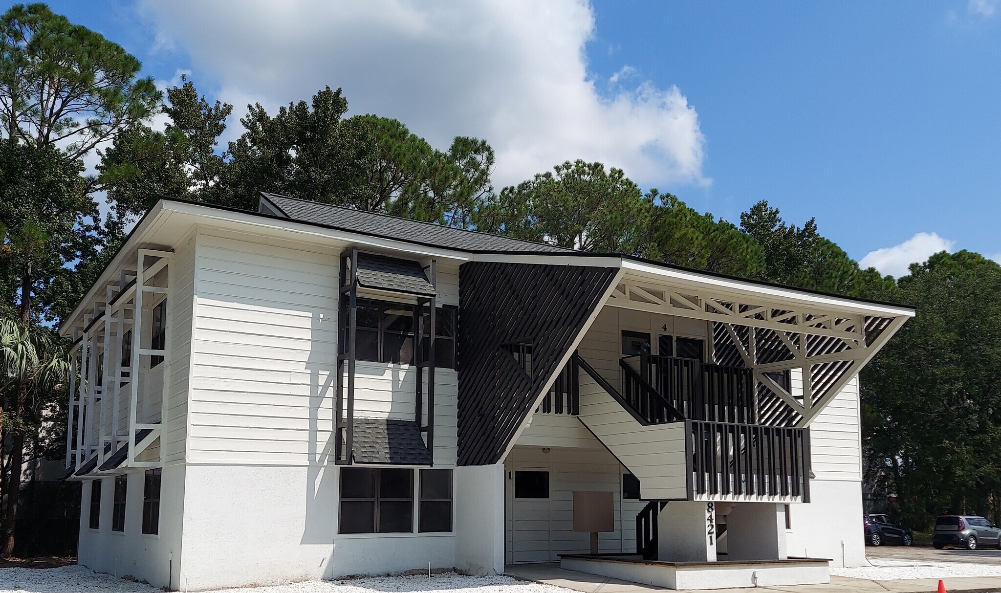 8421 Baymeadows Way, Jacksonville, FL à louer Photo principale– Image 1 sur 17
