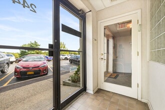236-246 N Main St, New City, NY à louer Photo intérieure– Image 1 sur 18