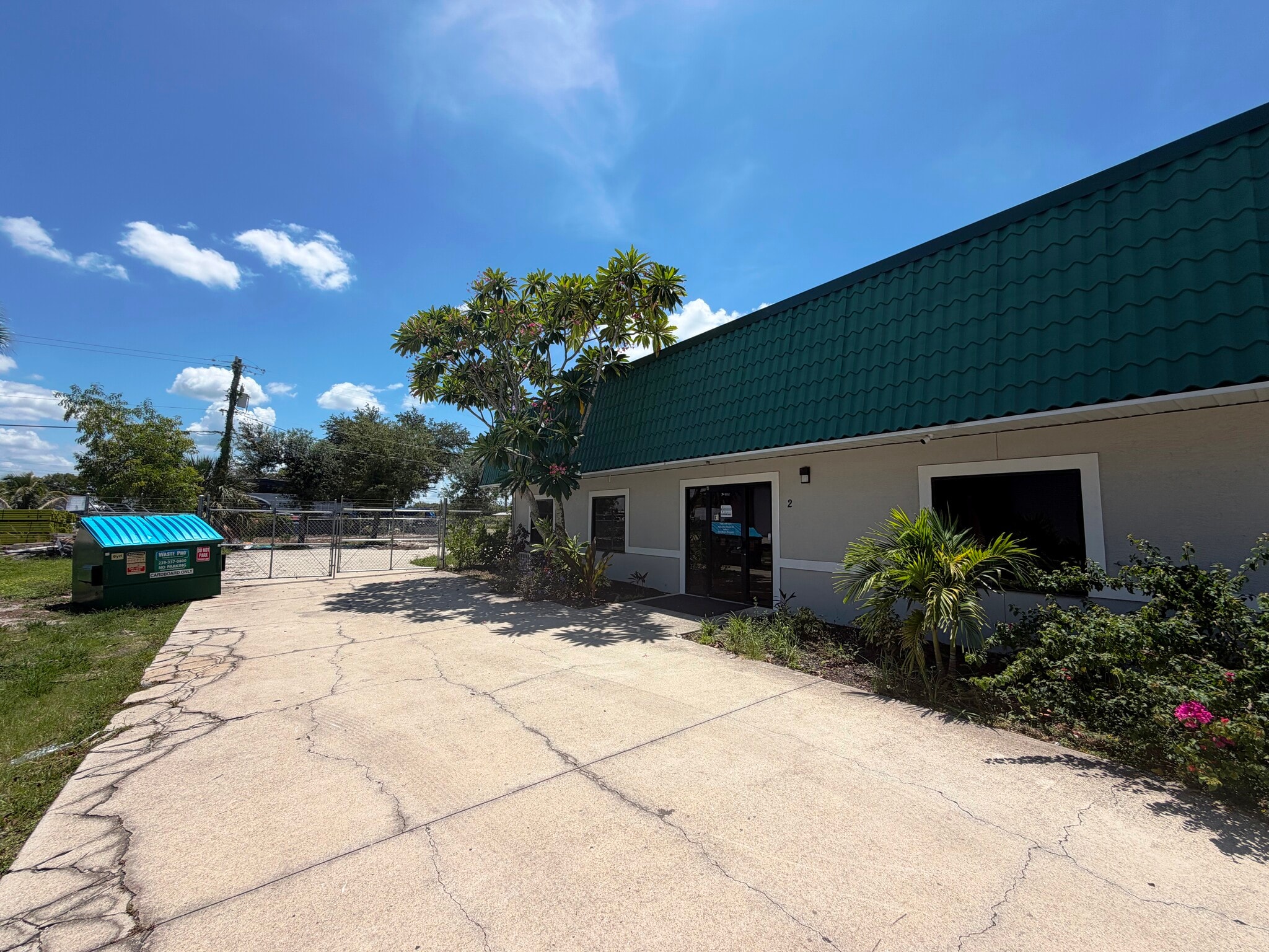 17221 Alico Center Rd, Fort Myers, FL à louer Photo de l’immeuble– Image 1 sur 12