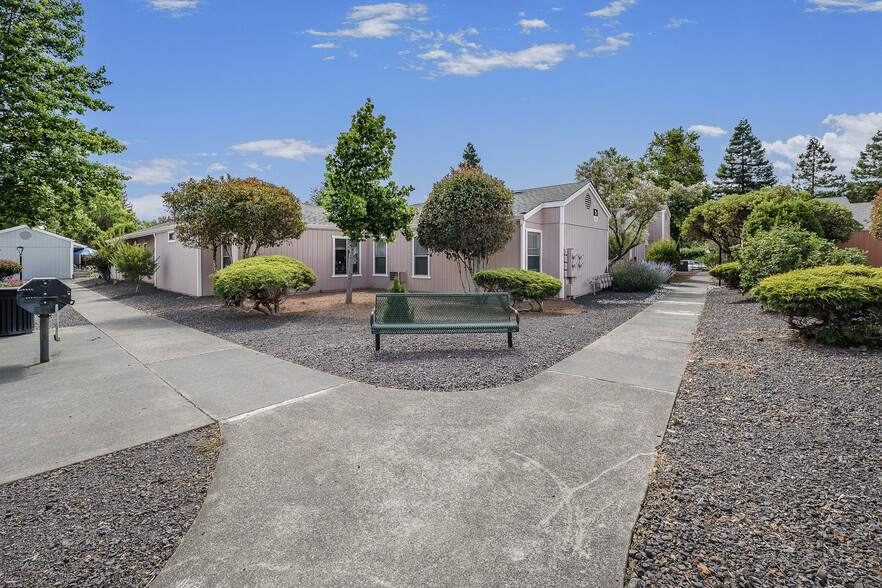 1475 Baechtel Rd, Willits, CA à vendre - Photo de l’immeuble – Image 3 sur 5