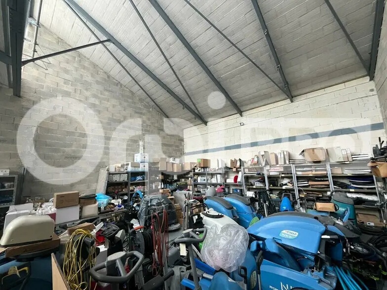 Local d'activités dans Nangis à vendre - Photo intérieure – Image 2 sur 7