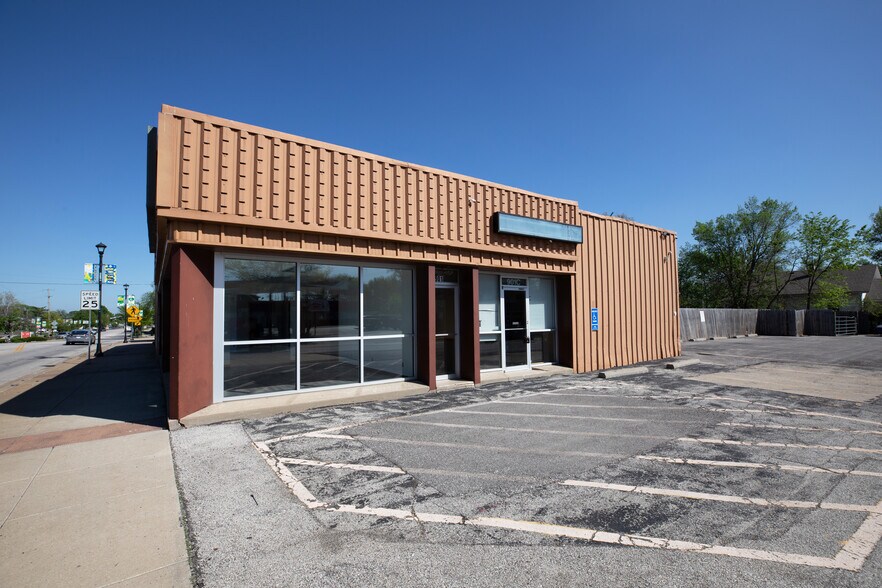 901 Main St, Grandview, MO à louer - Photo de l’immeuble – Image 3 sur 10