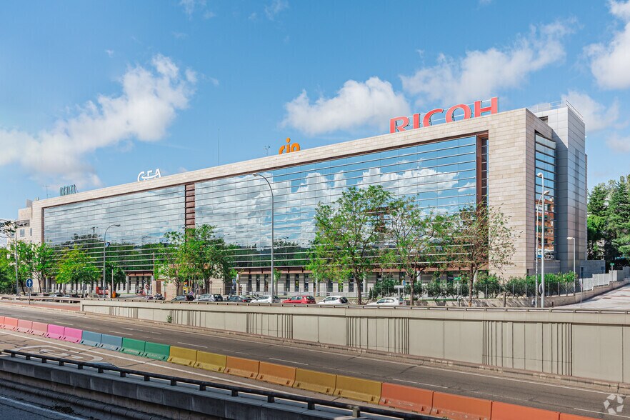 Calle de Cantabria, 2, Alcobendas, Madrid à louer - Photo de l’immeuble – Image 1 sur 17