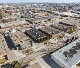 120 St Regis Cres, Toronto, ON à louer Aérien– Image 1 sur 5