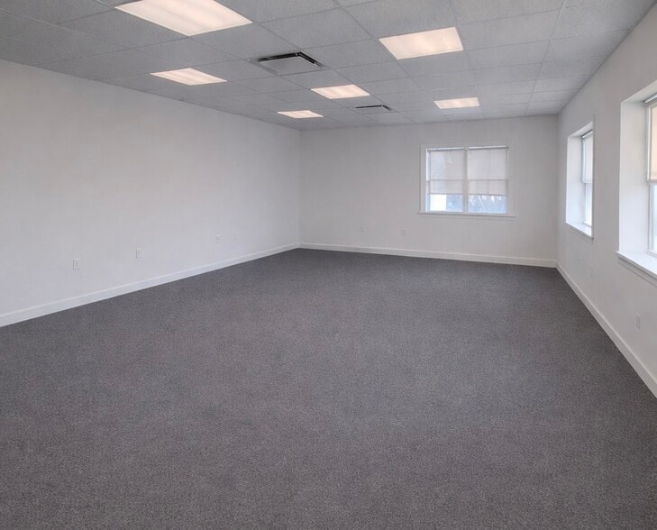 133 E Putnam Ave, Cos Cob, CT à louer - Photo intérieure – Image 3 sur 16