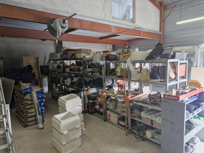 Industriel/Logistique dans Tourrettes à louer - Photo de l’immeuble – Image 3 sur 4