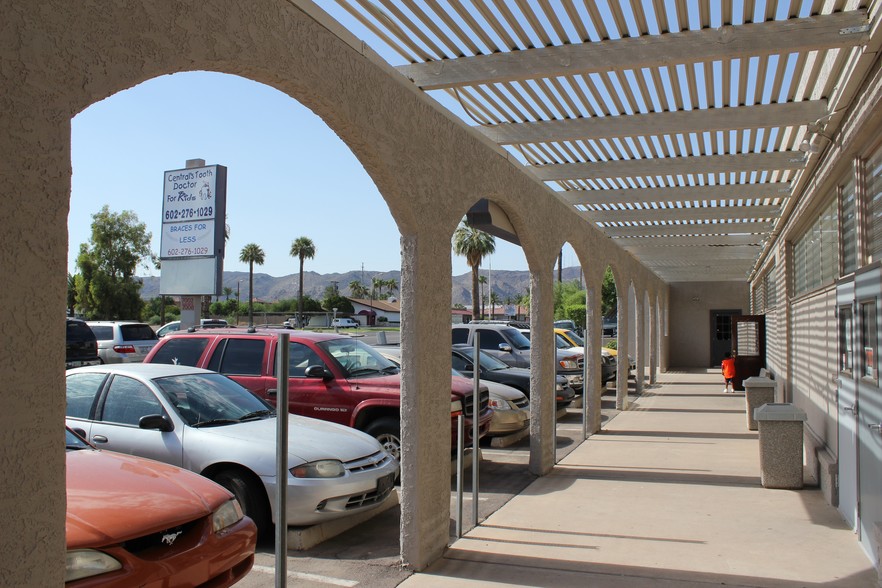 7000-7014 S Central Ave, Phoenix, AZ à louer - Photo de l’immeuble – Image 2 sur 9