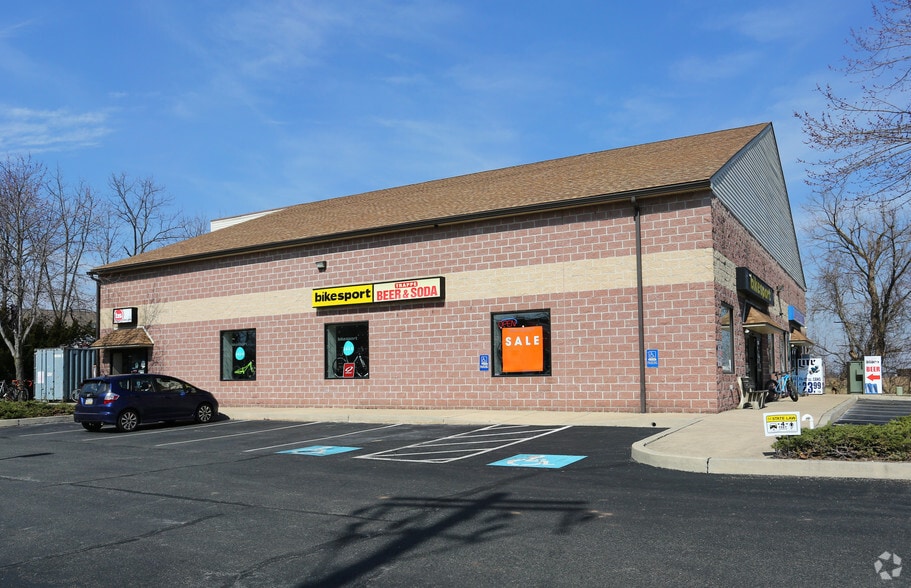 325 W Main St, Collegeville, PA à vendre - Photo principale – Image 1 sur 2