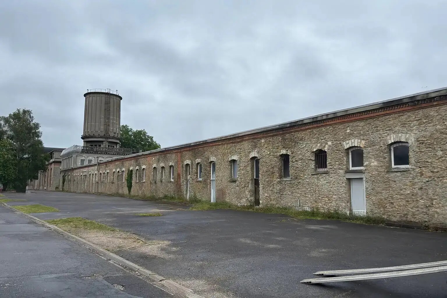 Industriel/Logistique dans Saint-Fargeau-Ponthierry à vendre Photo de l’immeuble– Image 1 sur 4