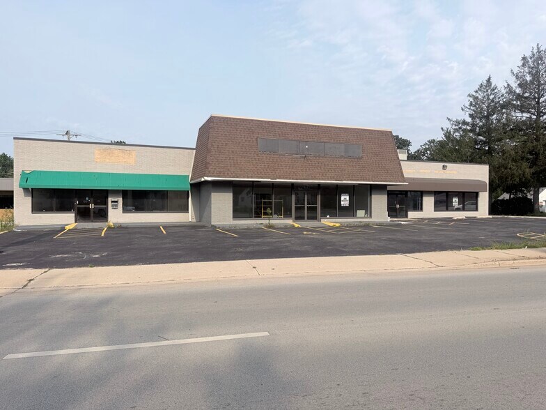 305-325 S Kennedy Dr, Bradley, IL à louer - Photo de l’immeuble – Image 2 sur 8