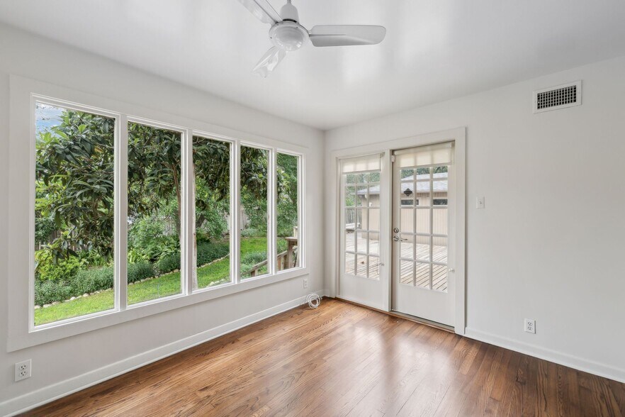113 E Sunset Rd, San Antonio, TX à vendre - Photo principale – Image 1 sur 58