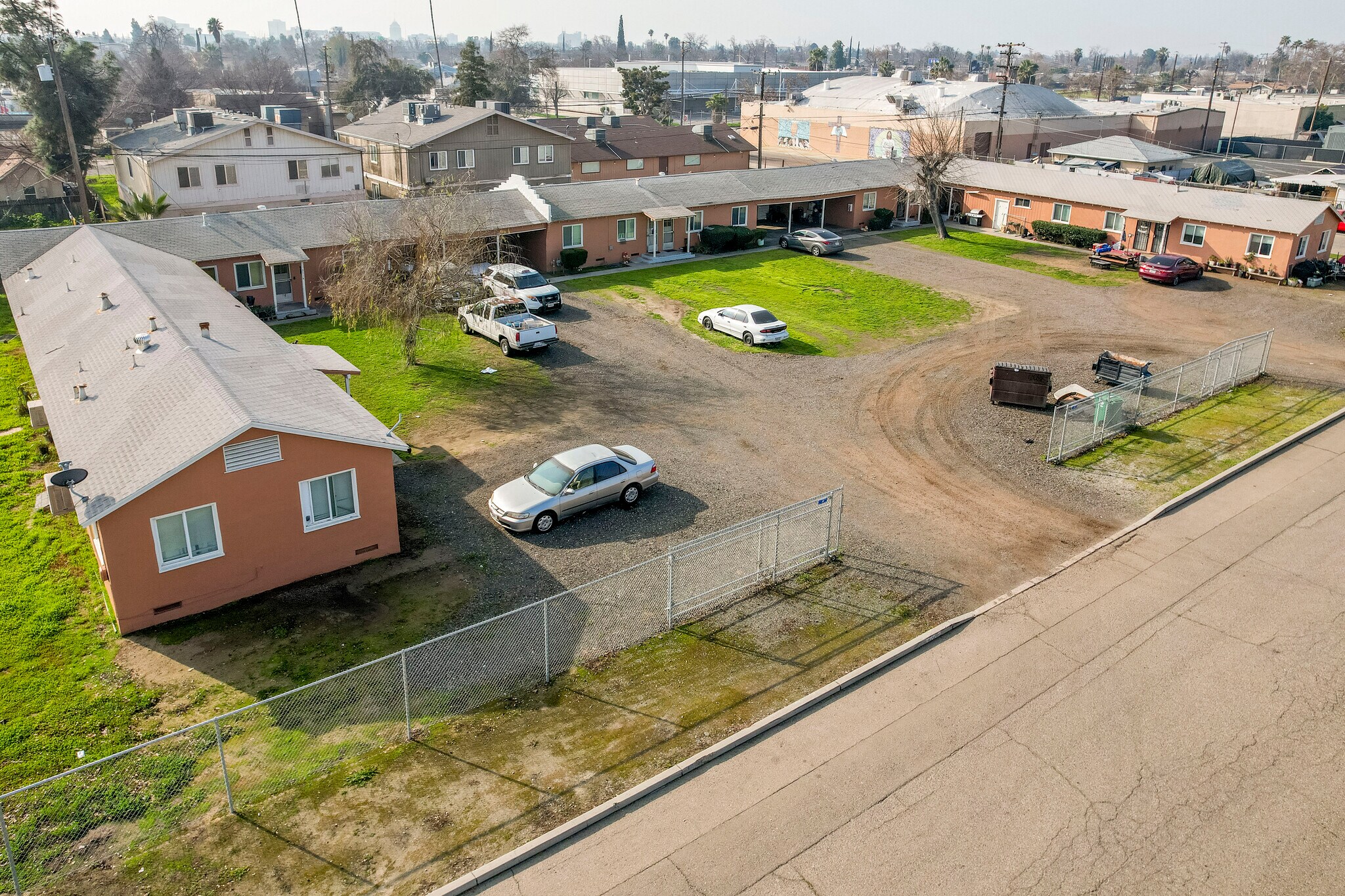 2702-2720 E Hedges Ave, Fresno, CA à vendre Photo principale– Image 1 sur 10