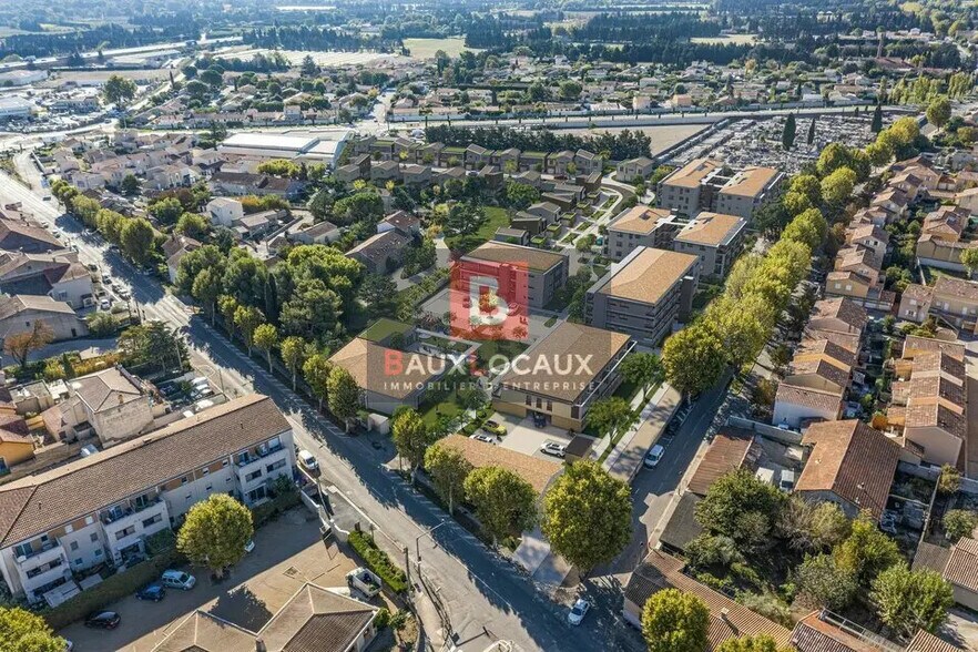 Bureau dans Sénas à vendre - Photo de l’immeuble – Image 2 sur 7