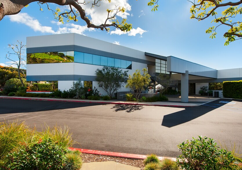 23805 Stuart Ranch Rd, Malibu, CA à louer - Photo de l’immeuble – Image 1 sur 8