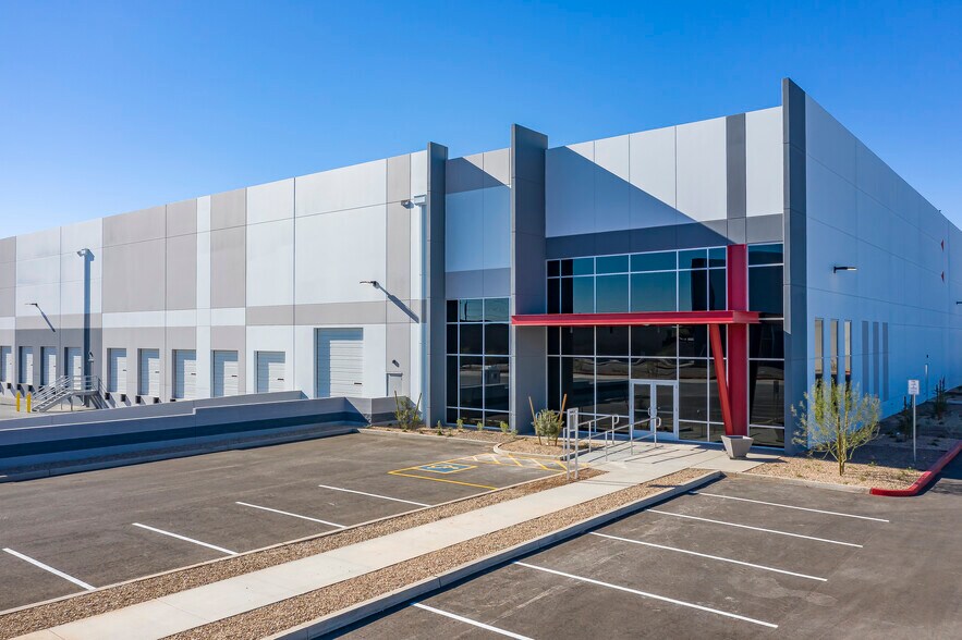3050 S 44th St, Phoenix, AZ à louer - Photo de l’immeuble – Image 3 sur 18