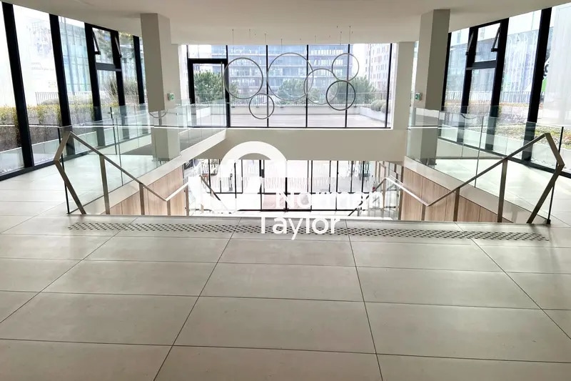 Bureau dans Vénissieux à louer Hall d’entrée– Image 1 sur 12