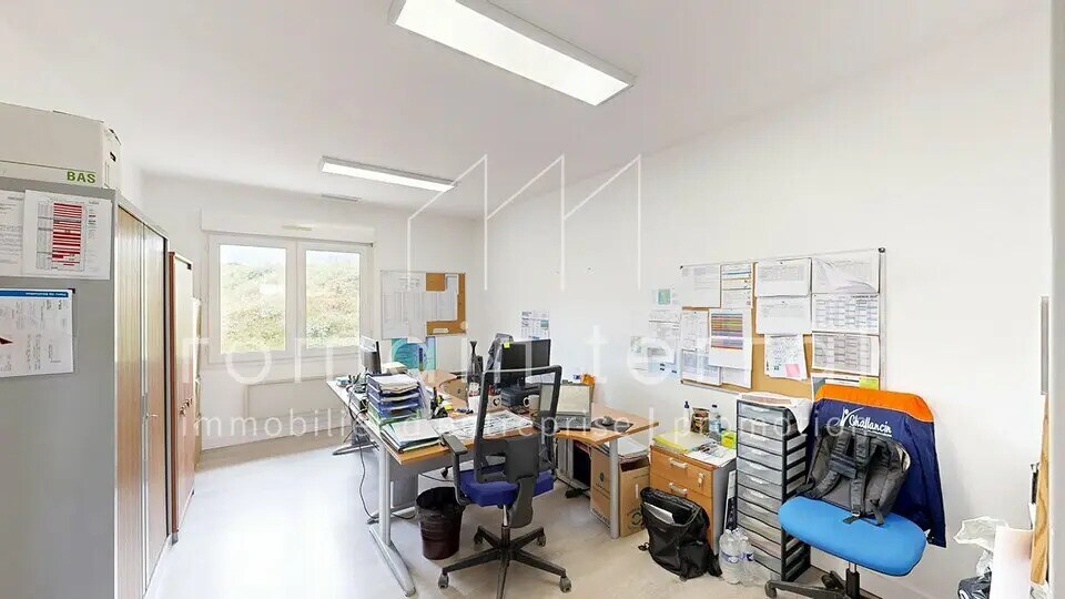 Local d’activités dans Saint-Junien à louer - Photo de l’immeuble – Image 3 sur 7