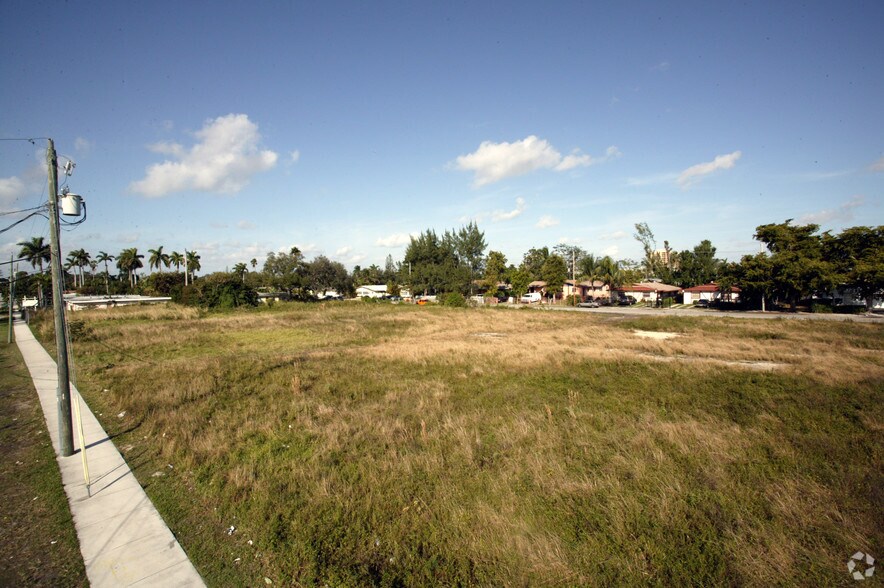 11620 Biscayne Blvd, Miami, FL à louer - Photo de l’immeuble – Image 3 sur 19