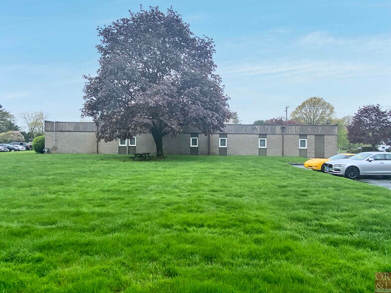 851 Marshall Phelps Rd, Windsor, CT à vendre - Photo de l’immeuble – Image 2 sur 18