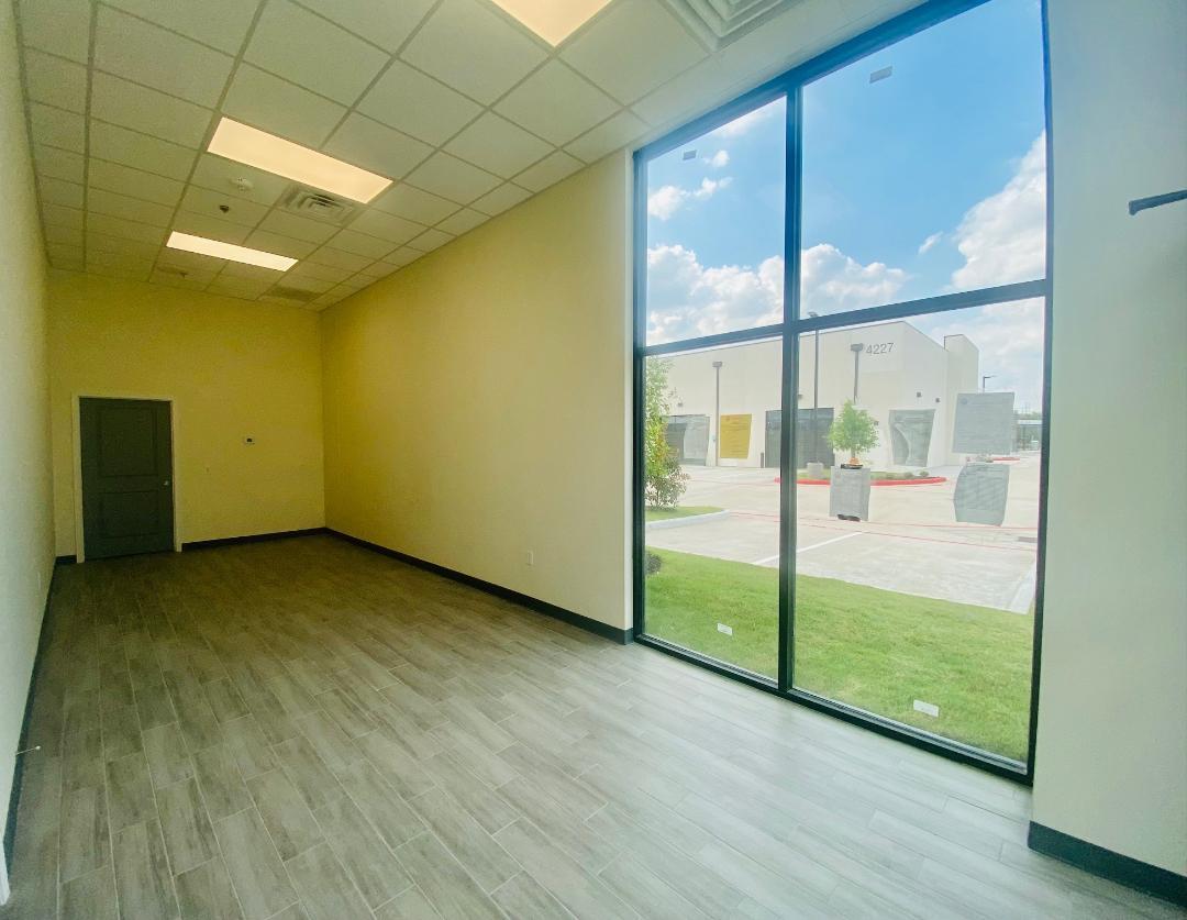 4231 S Main St, Stafford, TX 77477 - Lot 46 -  - Photo intérieure - Image 1 of 7
