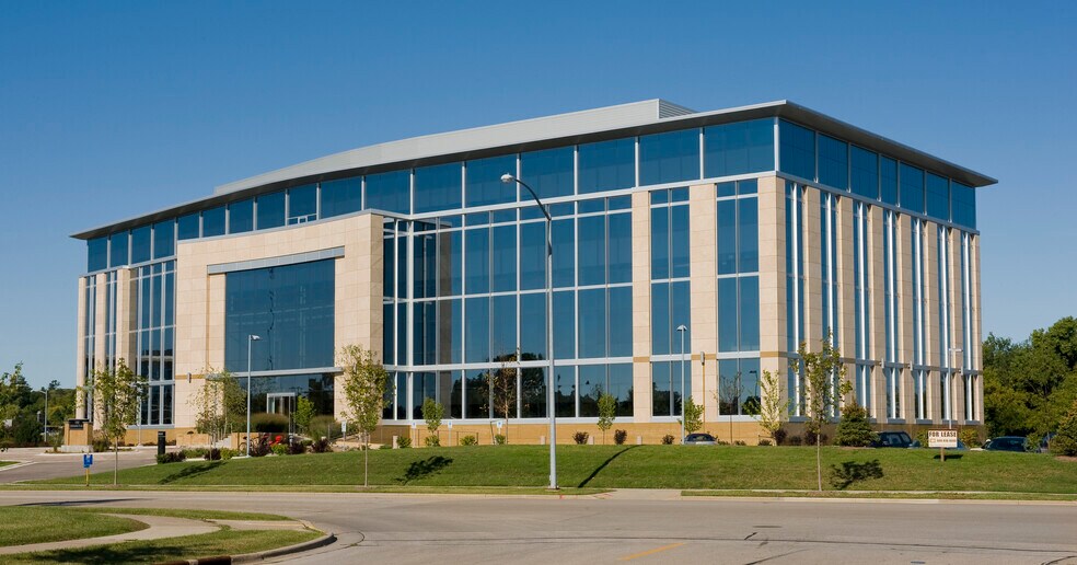 1302 Deming Way, Madison, WI à louer - Photo de l’immeuble – Image 1 sur 8