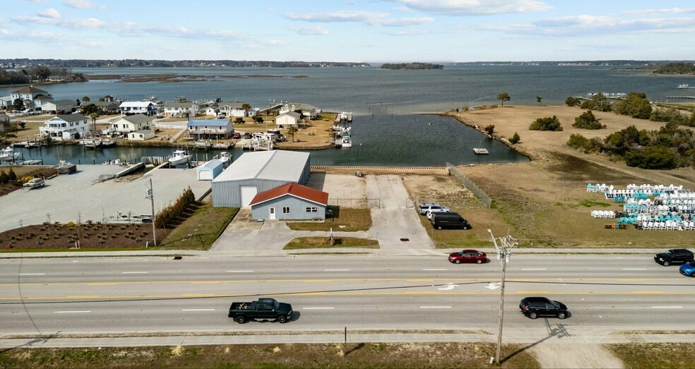 427 Cedar Point Blvd, Cedar Point, NC à vendre - Photo de l’immeuble – Image 3 sur 9