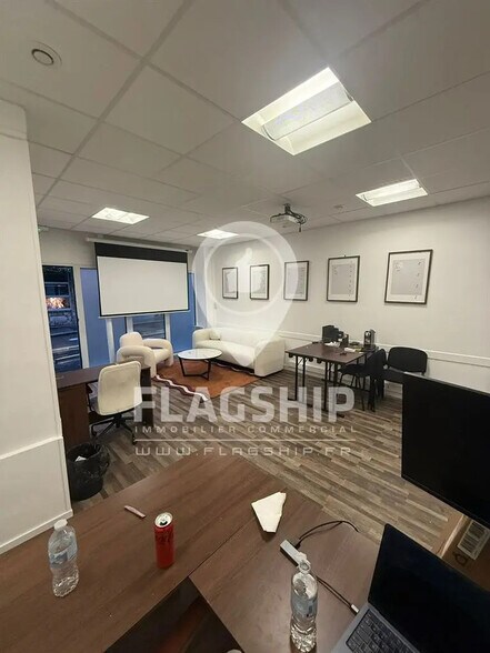 Local commercial dans Paris à louer - Photo de l’immeuble – Image 3 sur 5