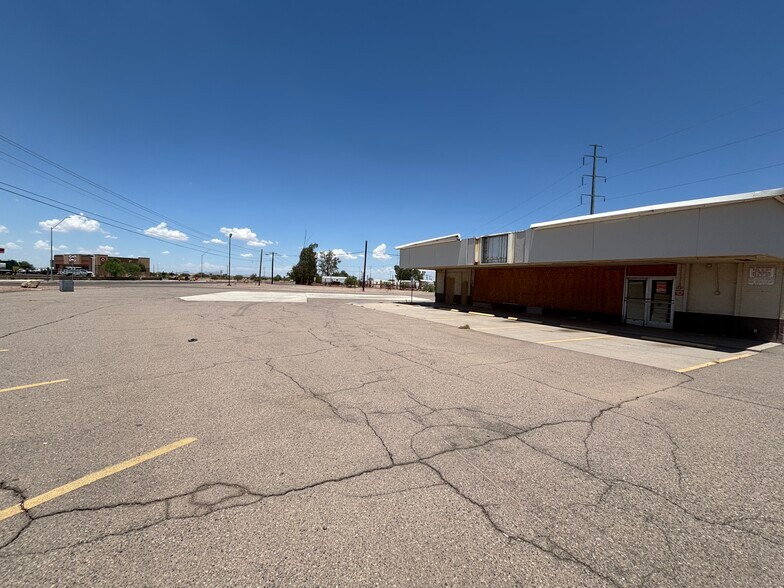 612 W Frontier St, Eloy, AZ à vendre - Photo de l’immeuble – Image 3 sur 11