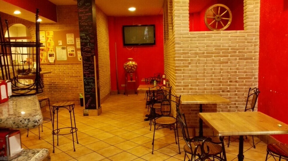 Local commercial dans Móstoles, Madrid à louer - Photo de l’immeuble – Image 3 sur 3
