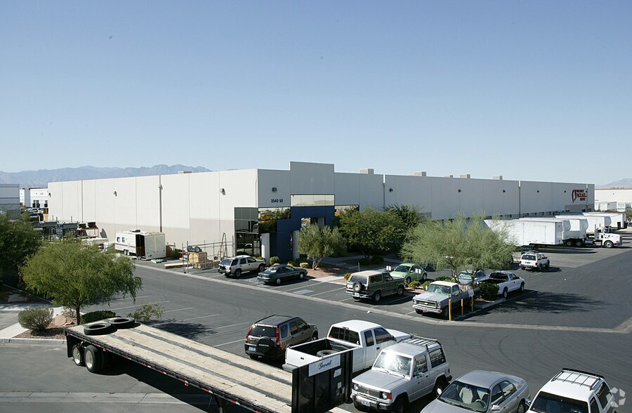 3540-3550 Birtcher Dr, Las Vegas, NV à louer - Photo de l’immeuble – Image 3 sur 6