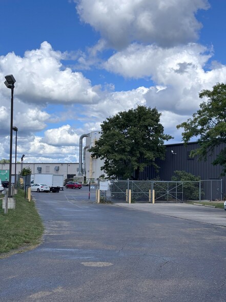 4235 Leap Rd, Hilliard, OH à louer - Photo de l’immeuble – Image 3 sur 3