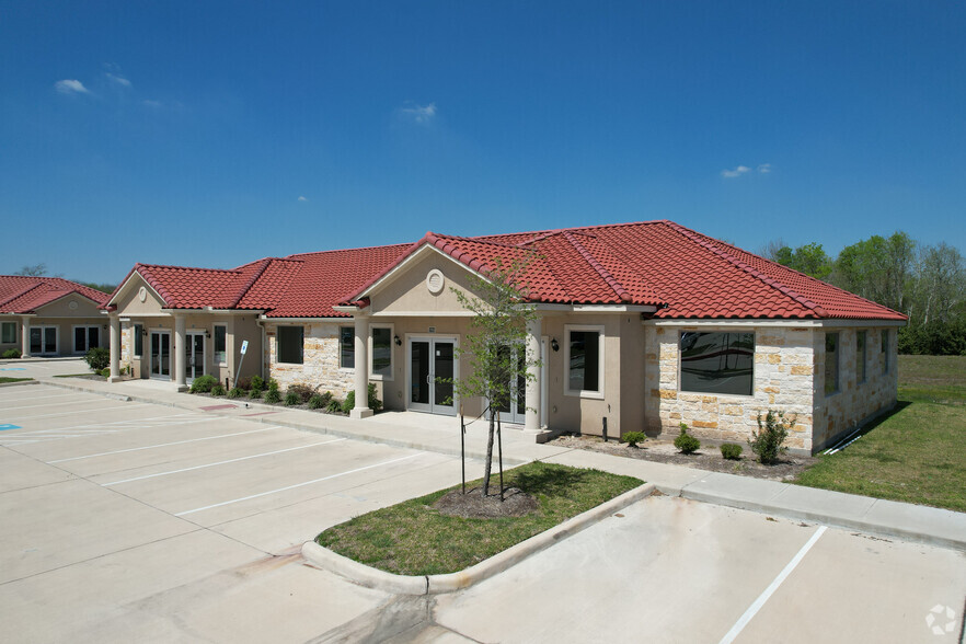 2743 Smith Ranch Rd, Pearland, TX à louer - Photo de l’immeuble – Image 3 sur 7