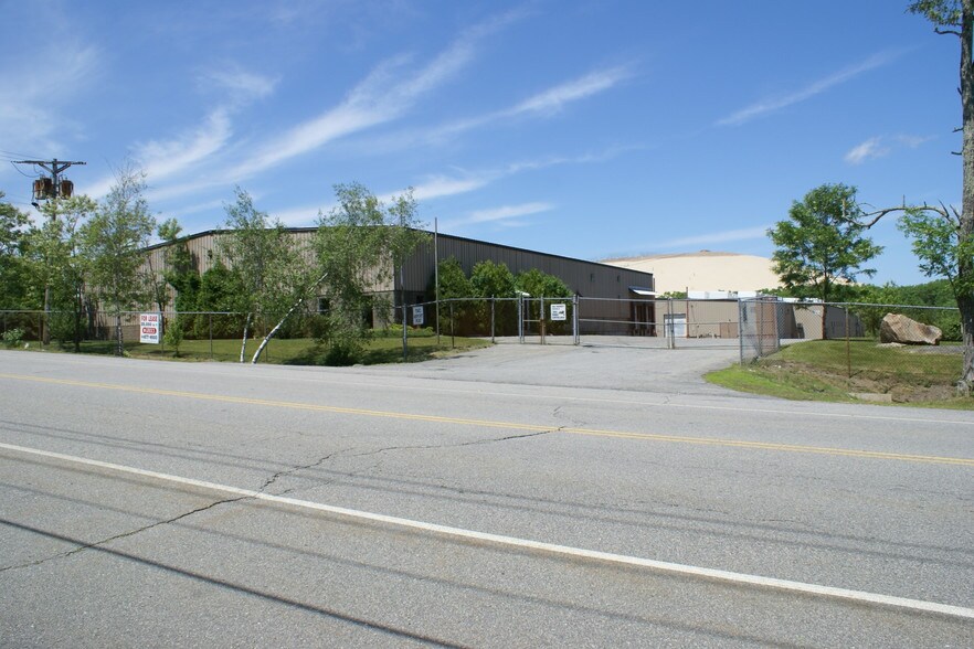 1140 Airport Rd, Fall River, MA à louer - Photo principale – Image 1 sur 2