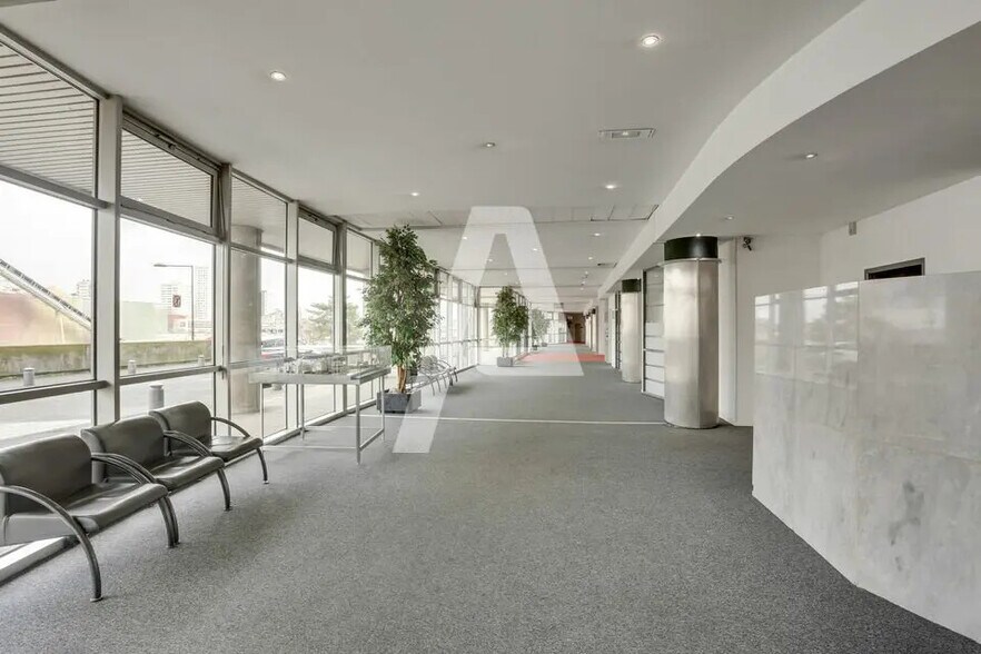 Bureau dans Ivry-sur-Seine à louer - Photo de l’immeuble – Image 2 sur 4
