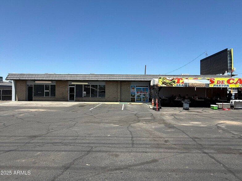 5138 W Camelback Rd, Glendale, AZ à louer - Photo de l’immeuble – Image 2 sur 10