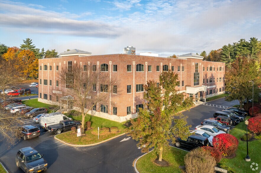 1 West Ave, Saratoga Springs, NY à louer - Photo principale – Image 1 sur 11