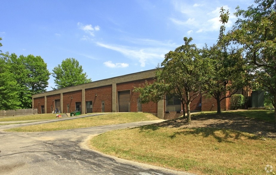 26391 Curtiss Wright Pky, Richmond Heights, OH à louer - Photo de l’immeuble – Image 2 sur 6