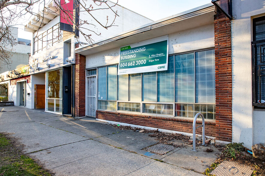 1751 W 3rd Ave, Vancouver, BC à vendre - Photo de l’immeuble – Image 2 sur 2