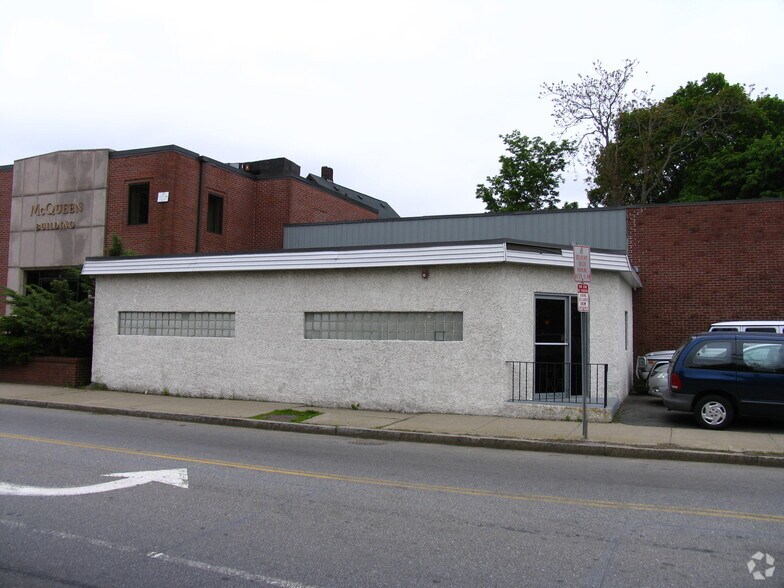 838 Moody St, Waltham, MA à louer - Photo de l’immeuble – Image 3 sur 4