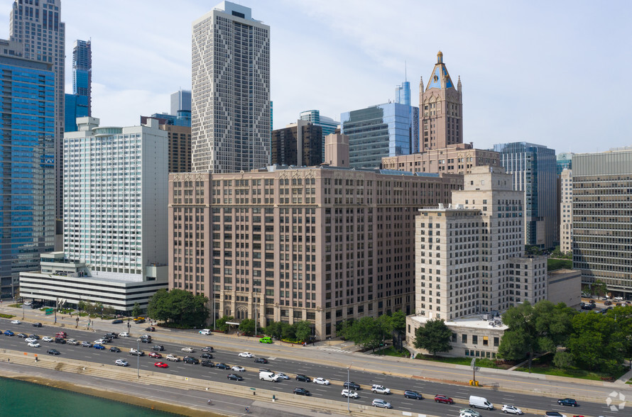 680 N Lake Shore Dr, Chicago, IL à louer - Photo de l’immeuble – Image 3 sur 23