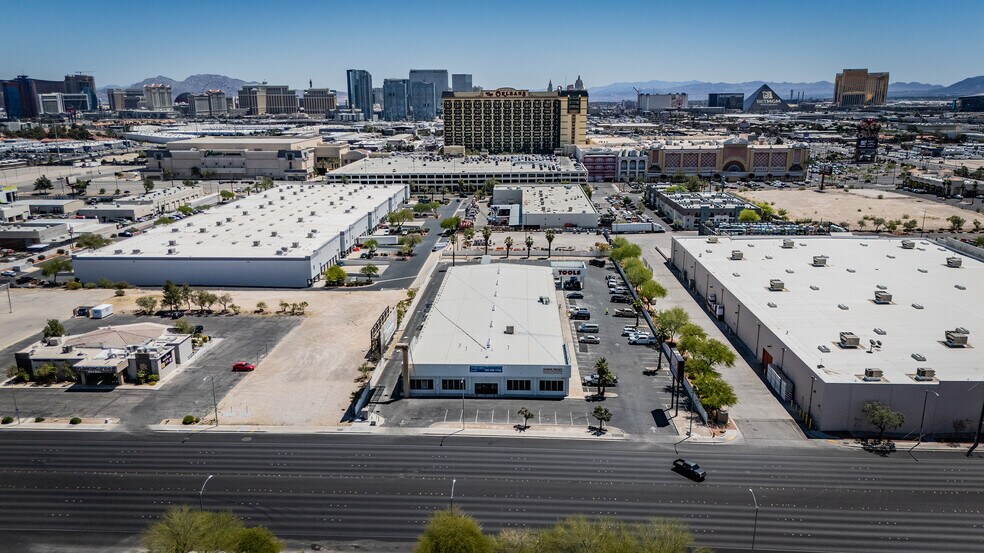 4740 S Decatur Blvd, Las Vegas, NV à louer - Photo de l’immeuble – Image 3 sur 10