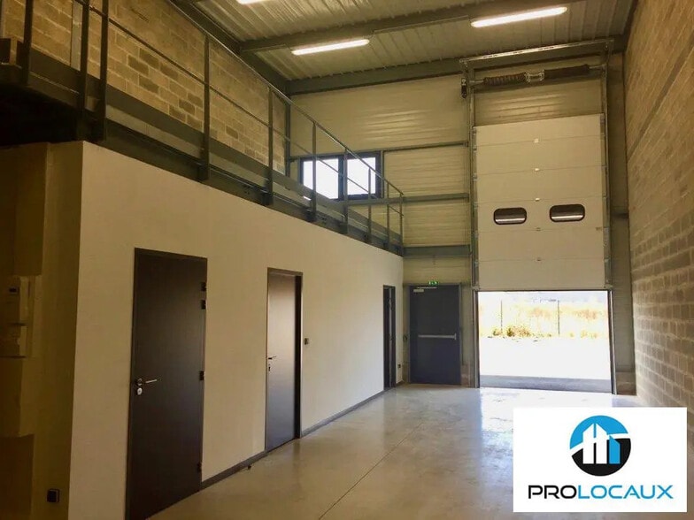Local d’activités dans Beauvais à louer - Photo de l’immeuble – Image 3 sur 5