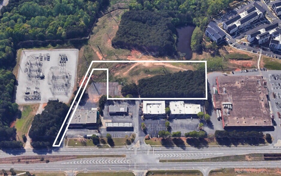 320 Peachtree Industrial Boulevard, Suwanee, GA à vendre - Photo principale – Image 1 sur 3
