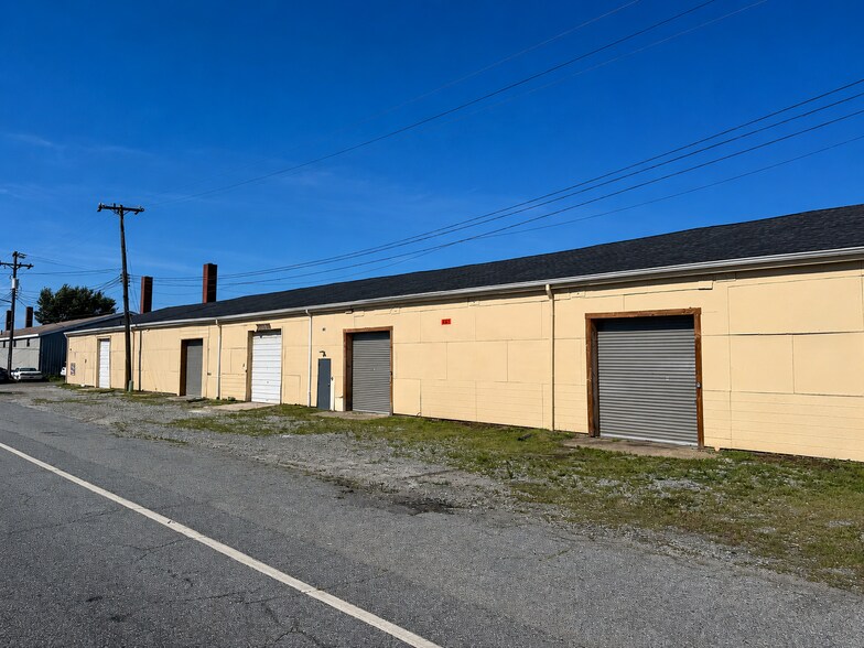 461 N English St, Greensboro, NC à vendre - Photo de l’immeuble – Image 2 sur 18