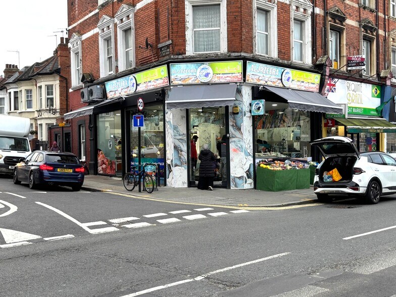153 High Rd, Londres à vendre - Photo de l’immeuble – Image 2 sur 10
