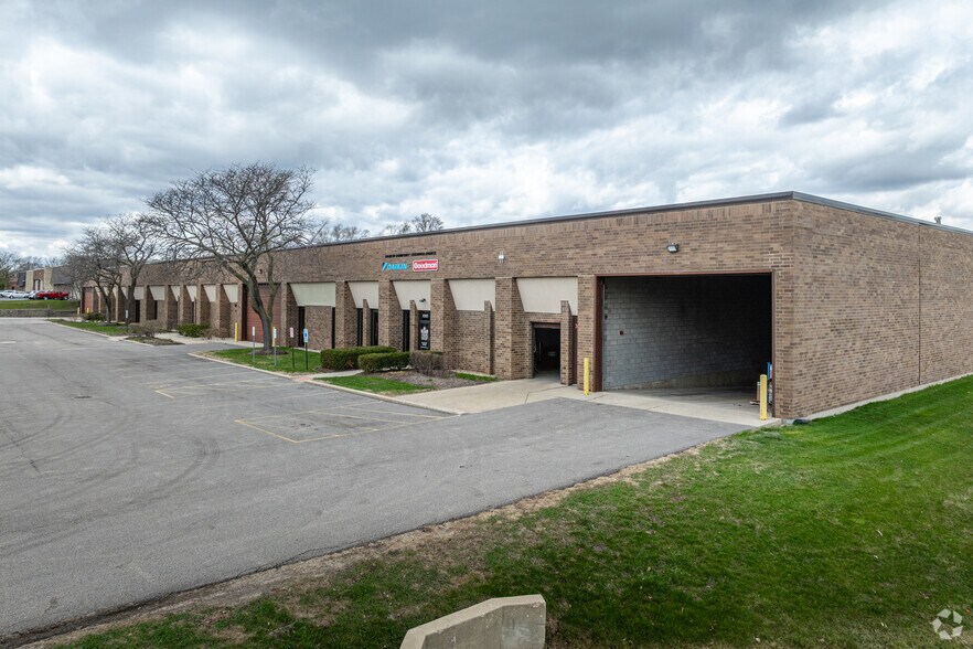 1040-1060 High St, Mundelein, IL à louer - Photo de l’immeuble – Image 2 sur 5