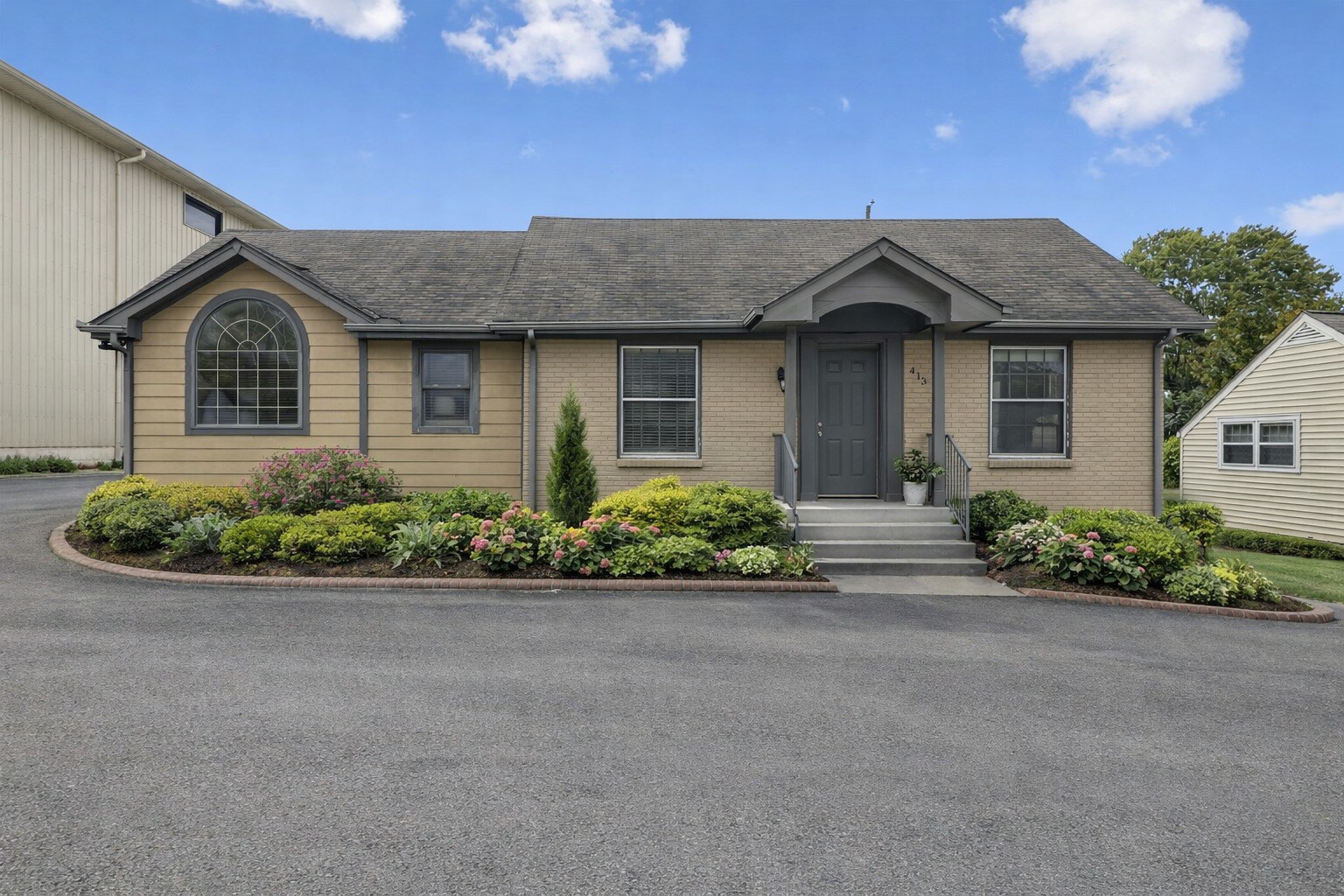 413 E Iris Dr, Nashville, TN à vendre Photo principale– Image 1 sur 11