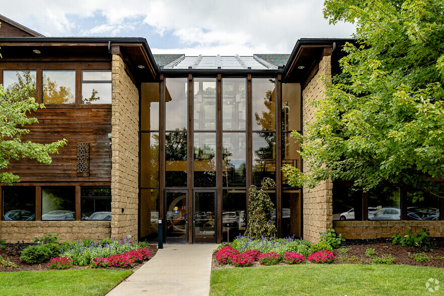 3027-3061 Miller Rd, Ann Arbor, MI à louer - Photo de l’immeuble – Image 2 sur 6