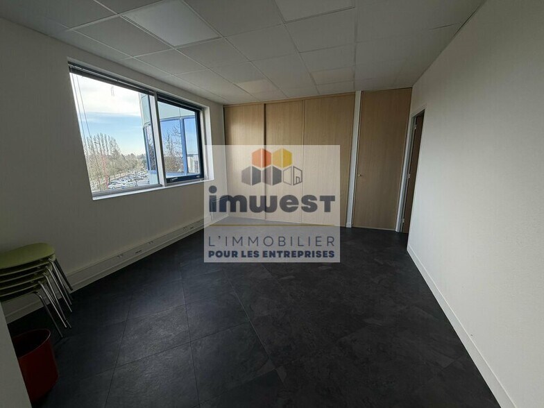 Bureau dans Saint-Grégoire à vendre - Photo intérieure – Image 3 sur 3